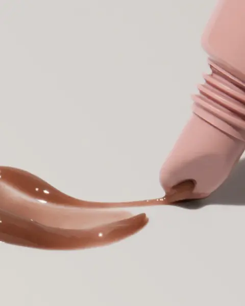 Textura batom Rhode gloss-Toast/via rhodeskin.com